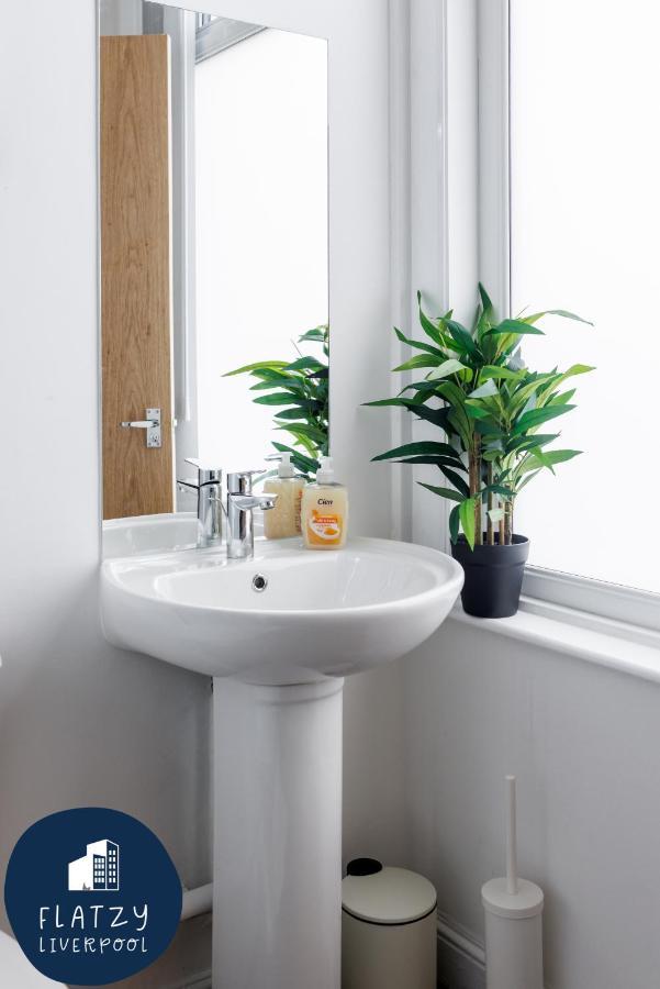 Flatzy - 6 Bed Oasis Close To Football Stadiums Liverpool Luaran gambar